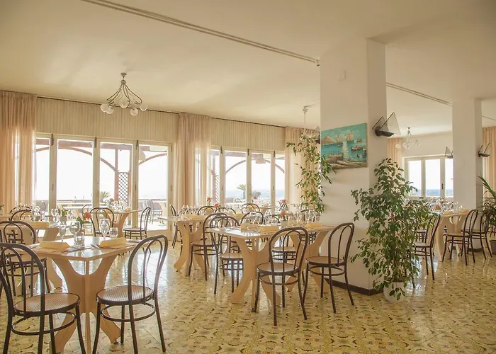 Otel Santa Lucia 3*